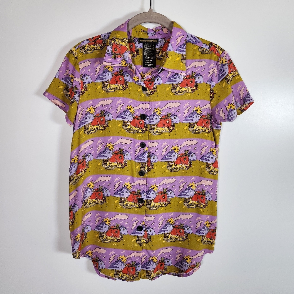 Nooworks Joyce Jammin Strawberry Short Sleeve Button Up XS - Picture 2 of 7